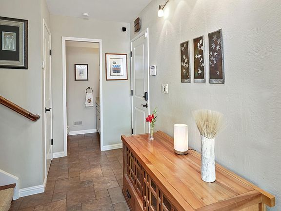 4th image of 668 Sand Hill Cir