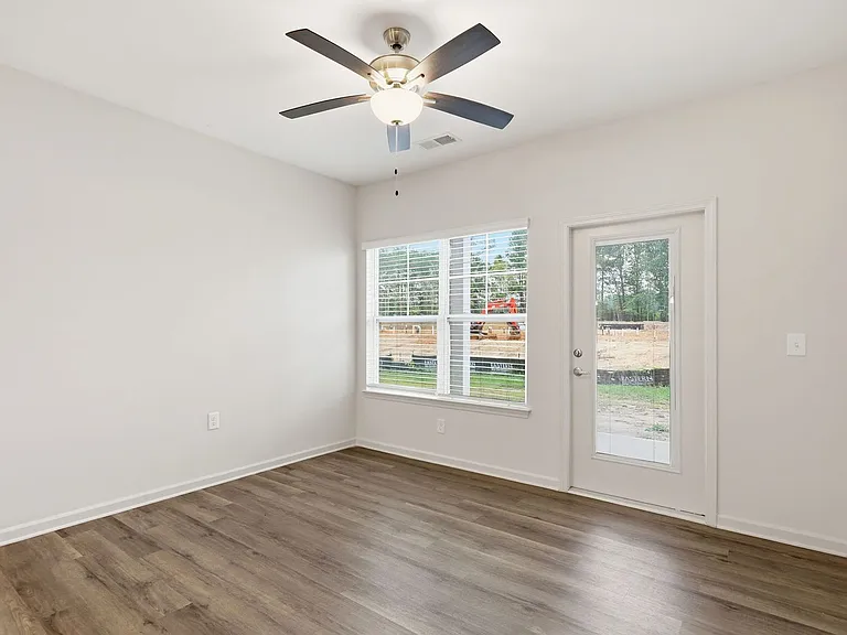 190 Grove Cir #104 — Photo 13