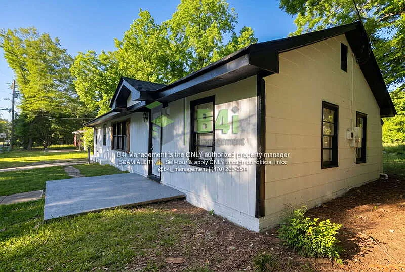 3 bed, 1.0 bath, 1208 sqft, $1,195 — Photo 3