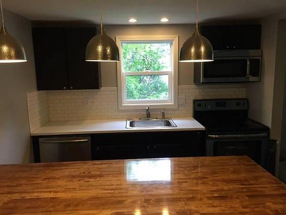5th image of 410 Victoria Dr