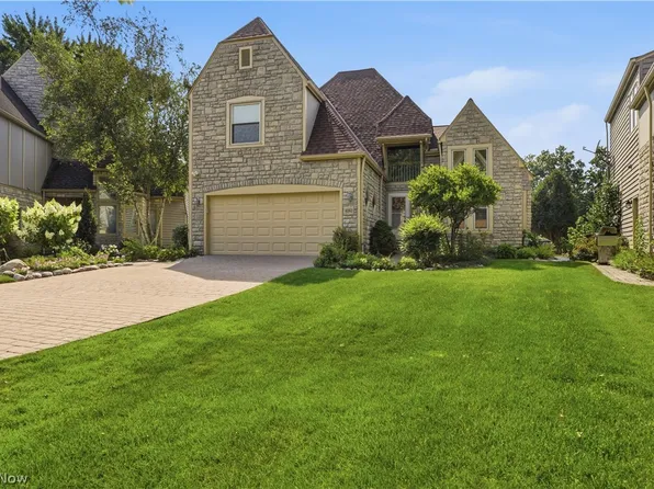4262 Vilamoura Dr, Avon, OH 44011
