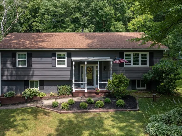 3030 Springwood Dr, Sharpsville, PA 16150