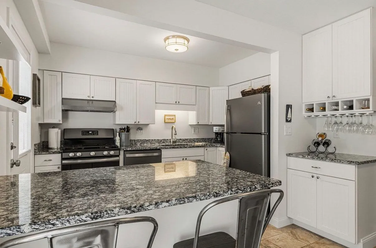 2 bed, 1.5 bath, 1120 sqft, $2,995 — Photo 4