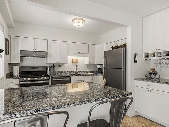 3rd image of 415 High St APT 2