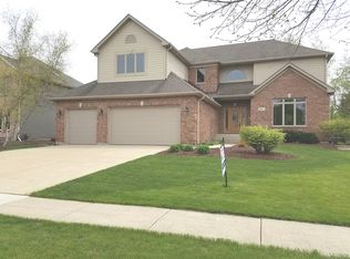 967 Wedgewood Dr, Crystal Lake, IL 60014