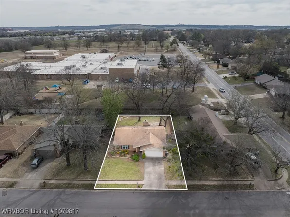 9425 Bryn Mawr Cir, Fort Smith, AR 72908