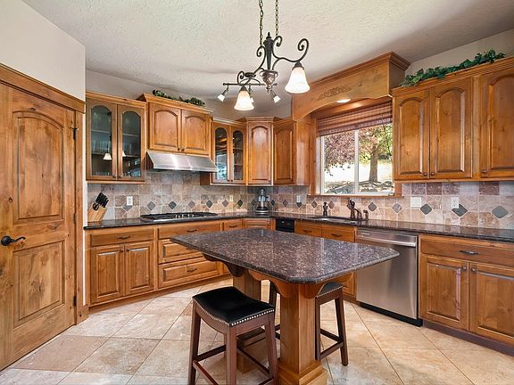 4th image of 21800 E Mullan Ln
