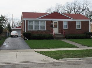 2286 Cedar St, Des Plaines, IL 60018