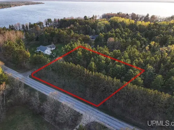 W Pine Ridge Rd, Manistique, MI 49854