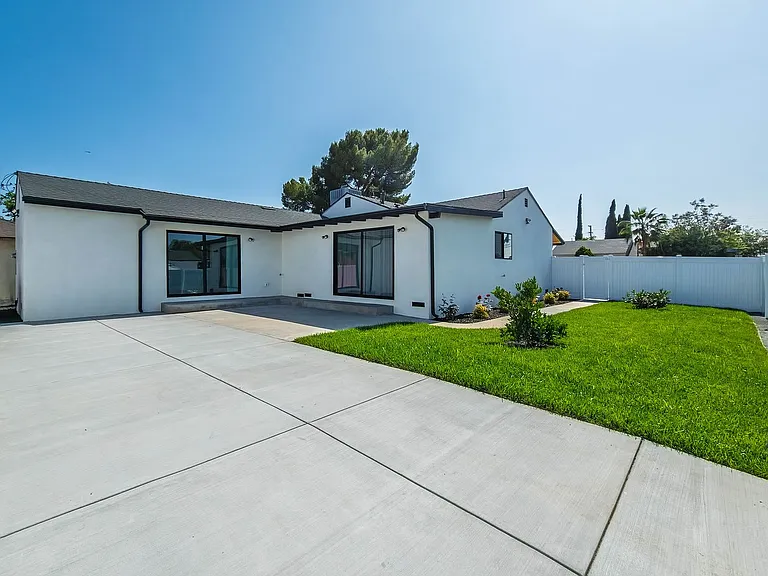6454 Gentry Ave — Photo 42