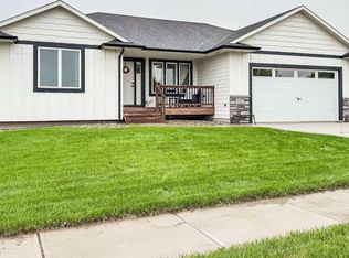 712 Trojan Ave, Hartford, SD 57033