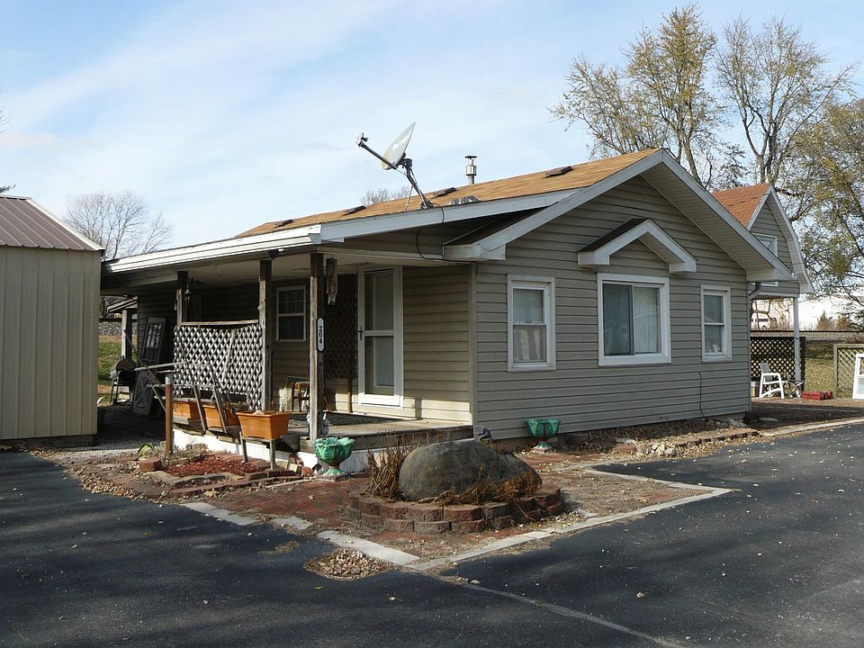 1st image of 204 S Railroad Ave
