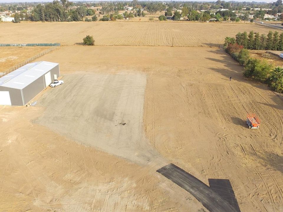 2nd image of 2058 N Blythe Ave