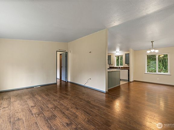 3rd image of 8341 Daphne Ct SE