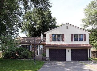 52 Fernhill St, Chicopee, MA 01020