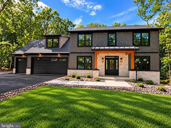 1163 Kuhn Rd, Boiling Springs, PA 17007