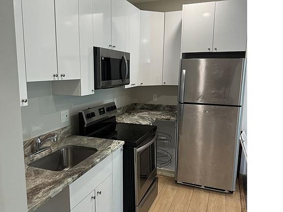 4th image of 2622 University Pl NW #204