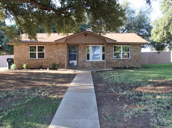 1004 E San Marcos, Pearsall, TX 78061