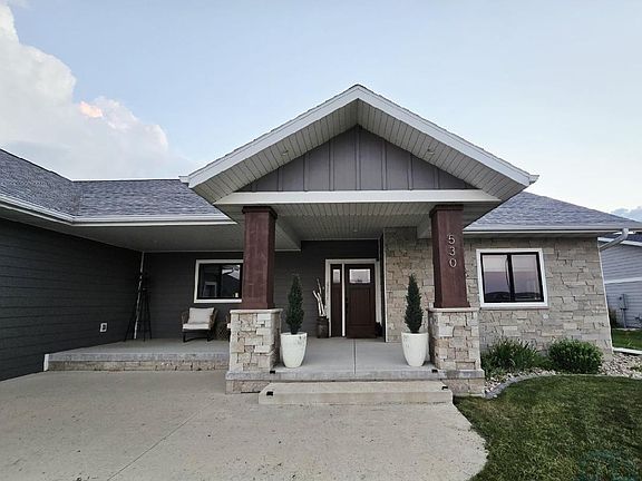 2nd image of 530 Larkspur Way