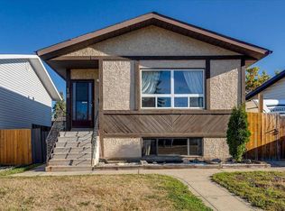 18 S Greenham Dr, Red Deer, AB T4P2X4
