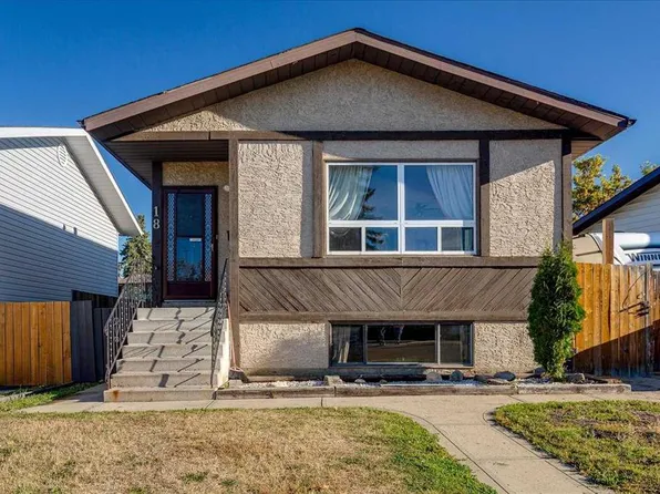 18 S Greenham Dr, Red Deer, AB T4P 2X4