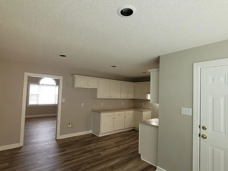 1504 Greys Mill Rd — Photo 3