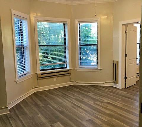 5th image of 3529 N Wilton Ave
