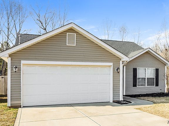 3rd image of 4905 Aldersbrook Dr