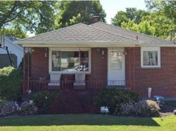 351 70th St, Niagara Falls, NY 14304
