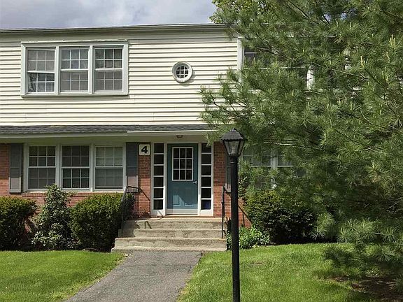 2nd image of 44 Huguenot St