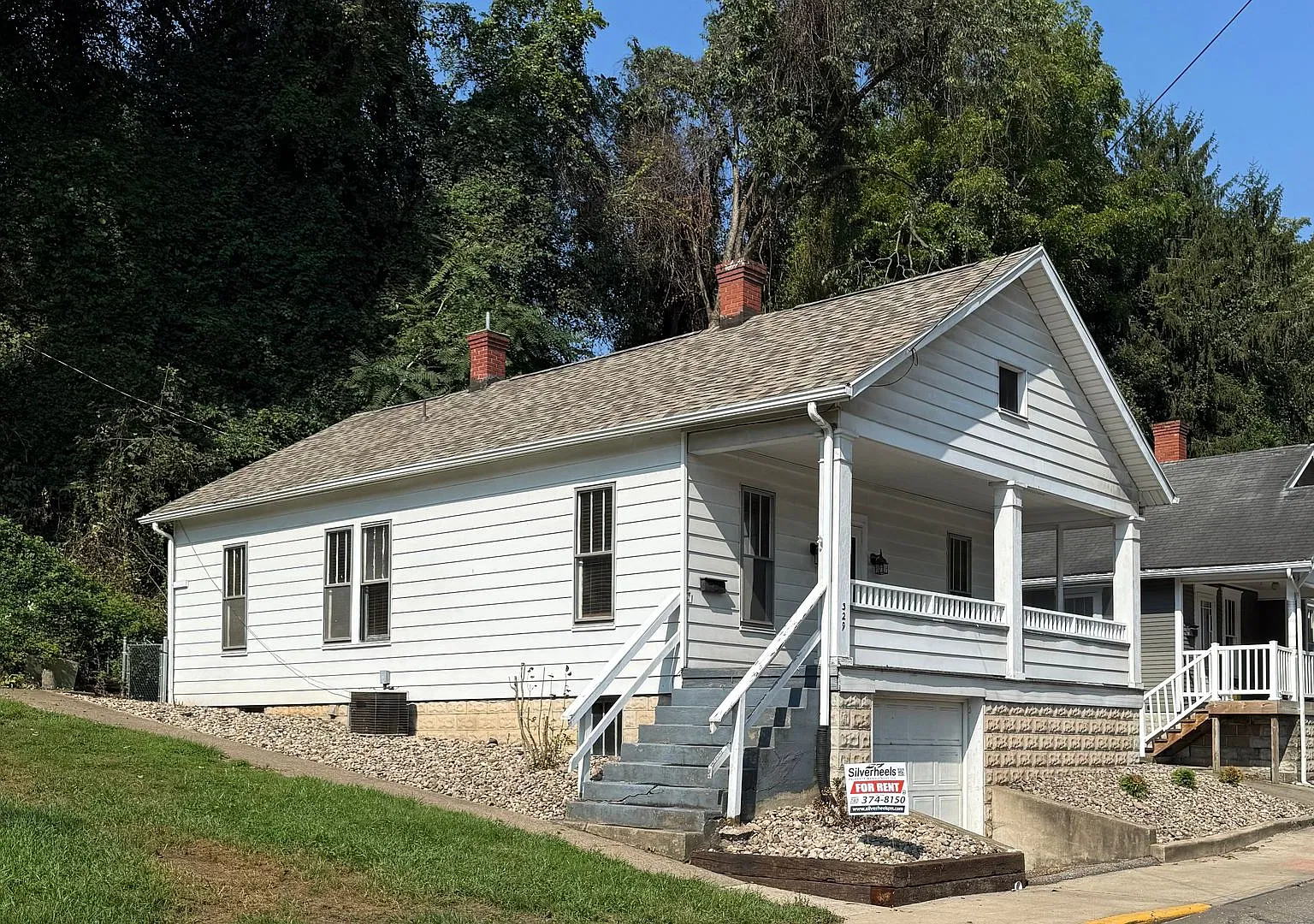 Rent Special! Move in before 10/1/2026 and receive $100 off your first month! — Photo 2