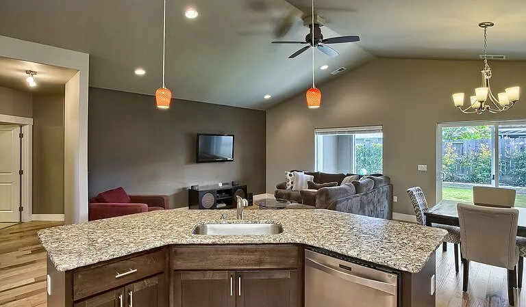 1061 Compton Way — Photo 3