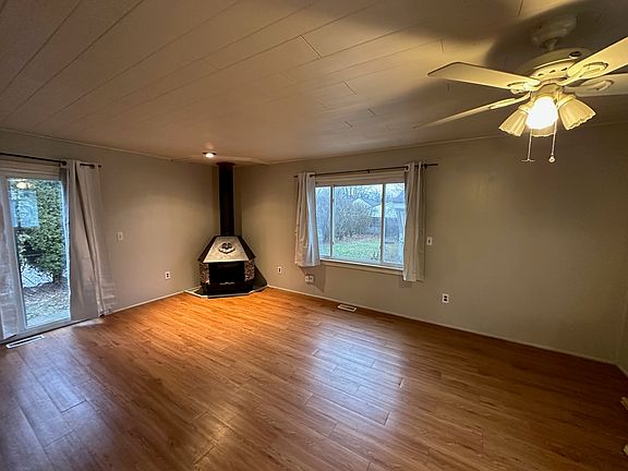 3rd image of 6916 Lathers St