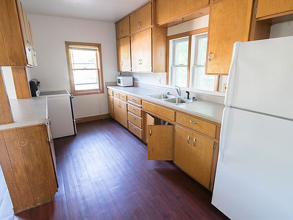 3rd image of 920 W 2nd St #6165149