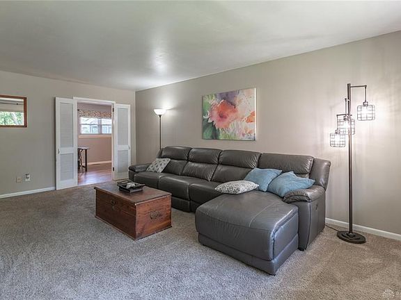 3rd image of 1060 Pepper Hill Dr