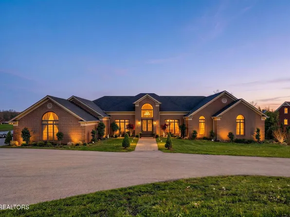1042 Holiday Dr, Crossville, TN 38555