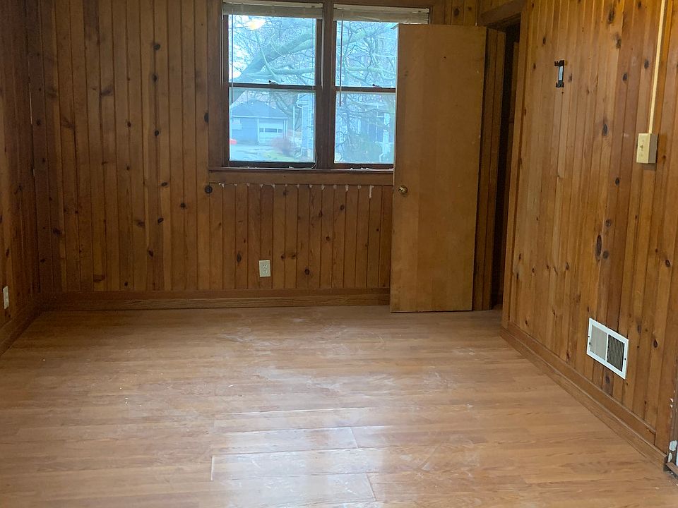 2nd image of 223 W Locust St #1