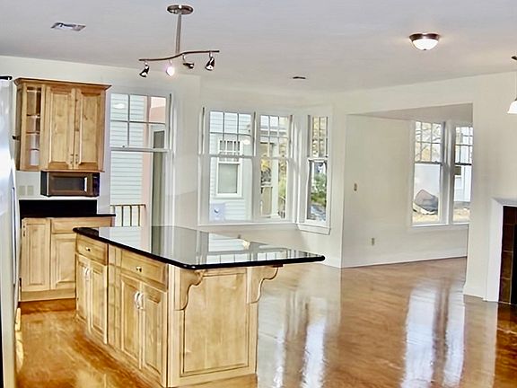 3rd image of 53 Winslow Rd