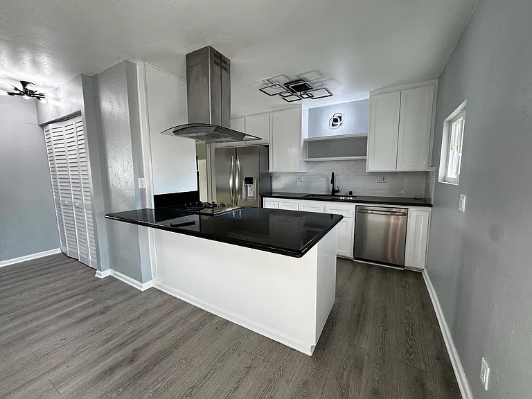 2836 Washington St — Photo 15