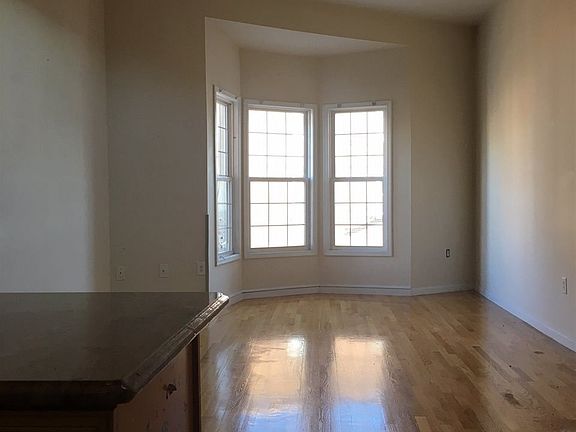 3rd image of 349 Summit Ave APT 3R