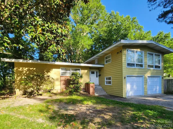 747 Saint Michaels Ln, Gastonia, NC 28052