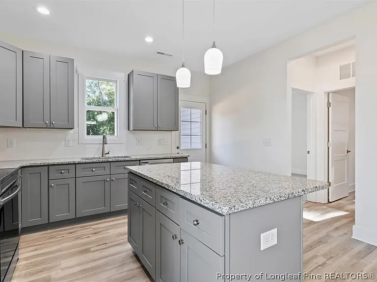 601 E Bay St — Photo 8