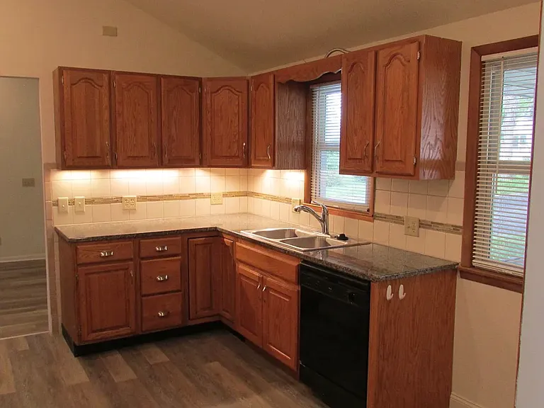 5821 Lowell St — Photo 4