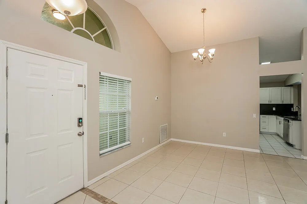 3 bed, 2.0 bath, 1599 sqft, $2,545 — Photo 4