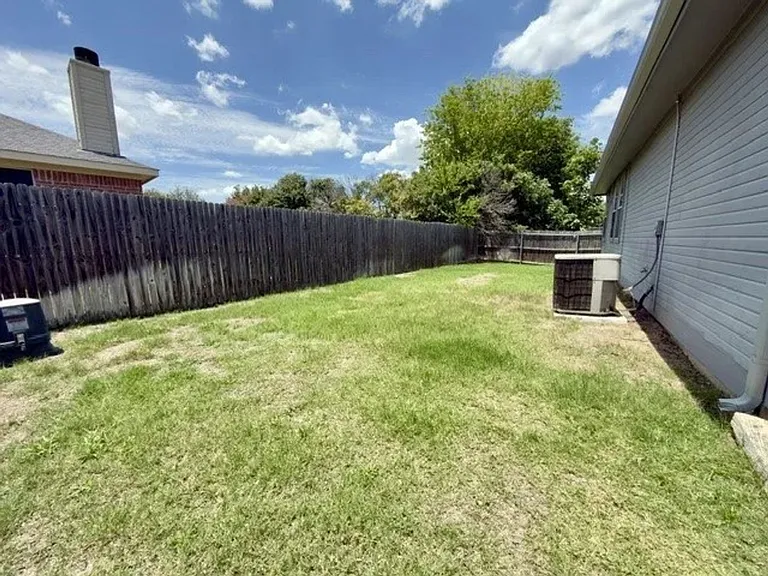 4425 Park Creek Ct — Photo 22
