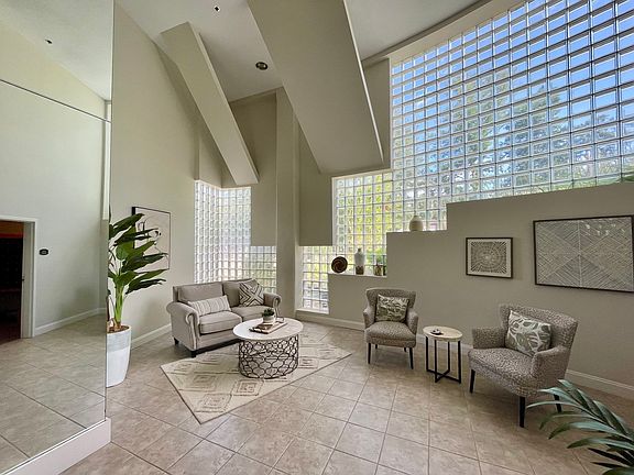 3rd image of 1 Loring Ave APT 207