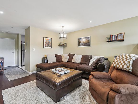 3rd image of 153 Irvington Ave #102-2