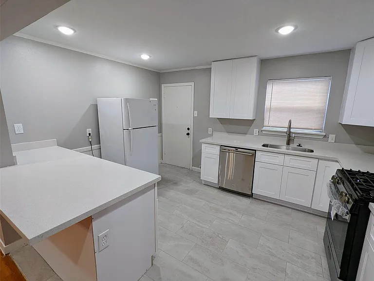 4714 Oakshire Dr #2 — Photo 4