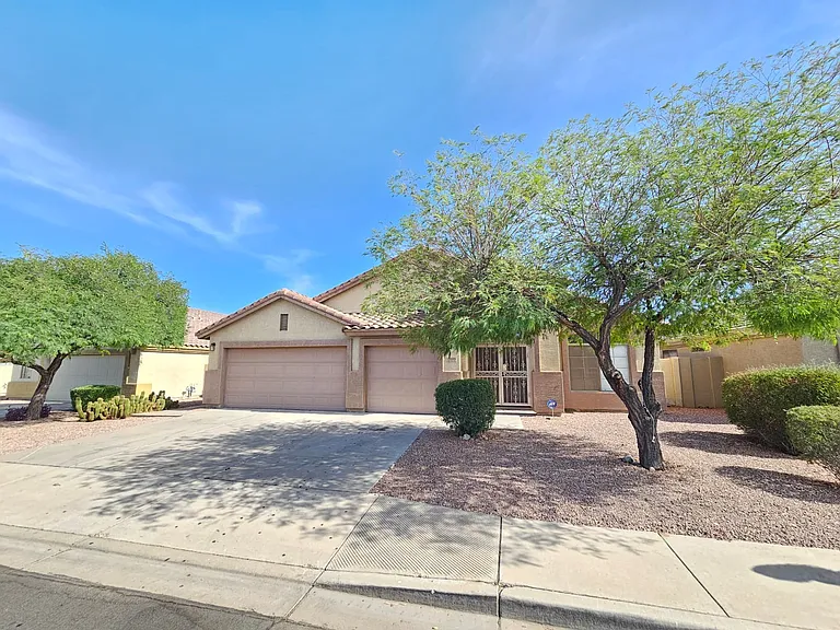 13335 W Lisbon Ln — Photo 3