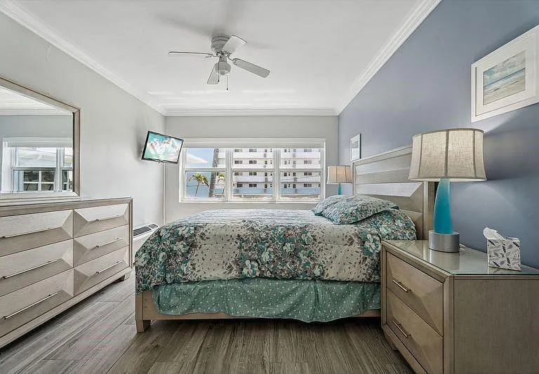 315 Van Buren St #205B — Photo 10